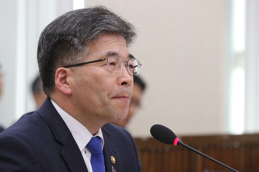 민갑룡 경찰청장이 지난 14일 오전 국회 행정안전위 전체회의에서 질의를 듣고 있다. 강창광 기자 chang@hani.co.kr