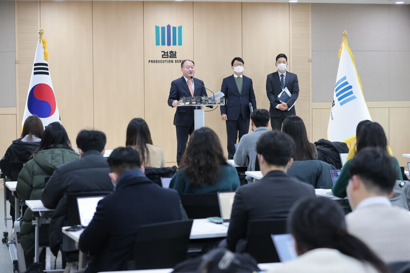 김호삼 보이스피싱 범죄 정부합동수사단(합수단) 단장이 17일 아침 서울 송파구 서울동부지방검찰청에서 열린 2022년 합수단 성과 발표회에서 발언하고 있다. 연합뉴스