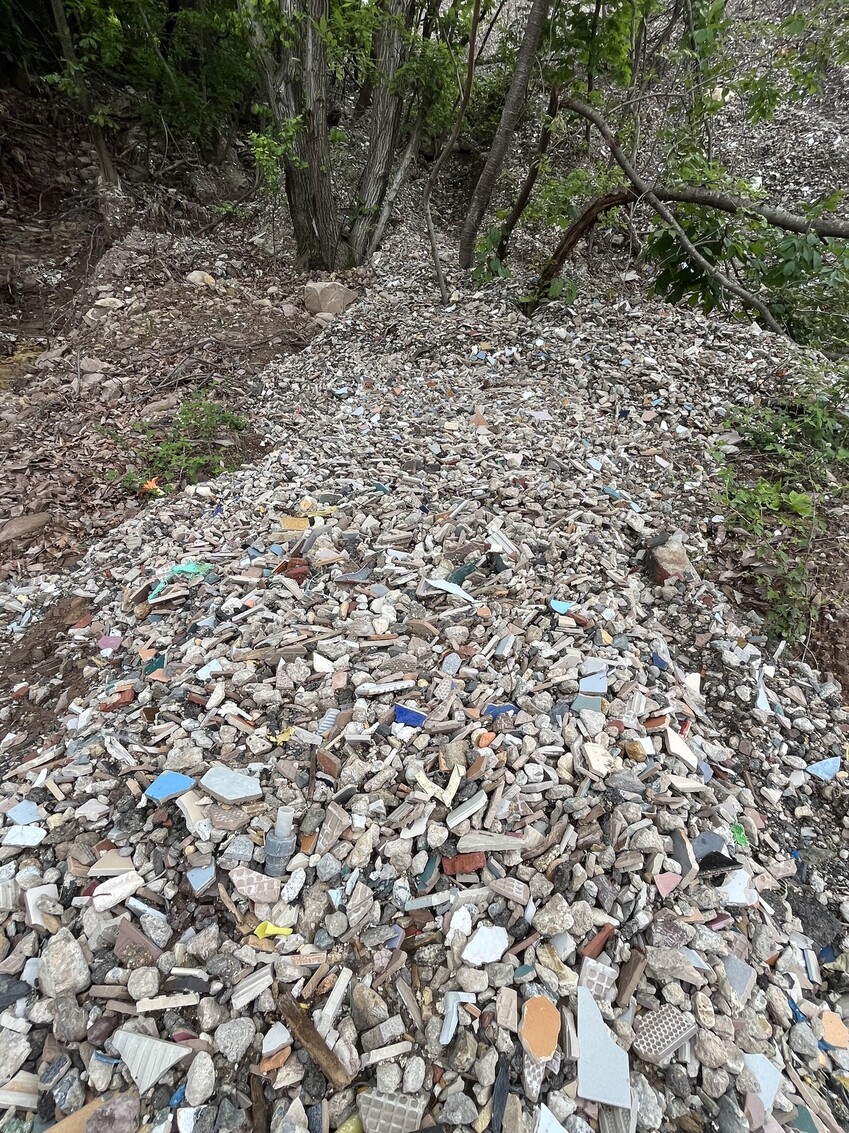 폐기물 4만5천t이 불법매립된 경남 의령군 부림면 동산공원묘원 인근 계곡. 곽상수 창녕환경운동연합 공동의장 제공