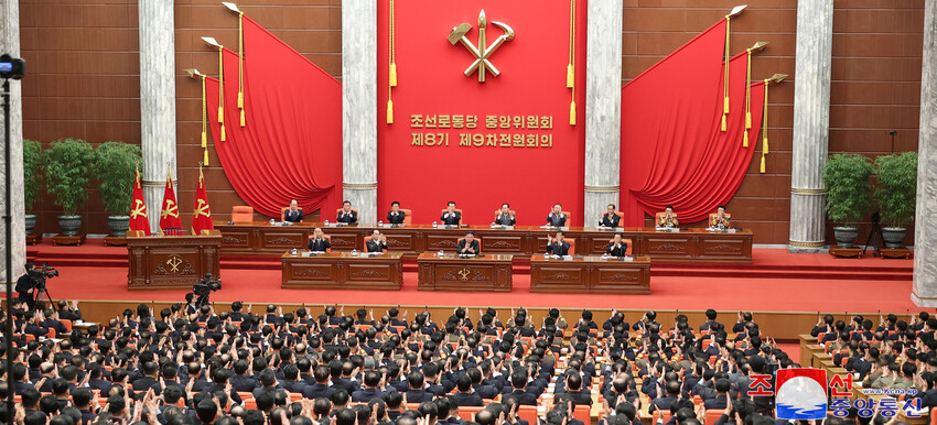 북한은 지난 26일부터 개최되었던 연말 전원회의가 30일 결속됐다고 조선중앙통신이 31일 보도했다. 조선중앙통신 연합뉴스