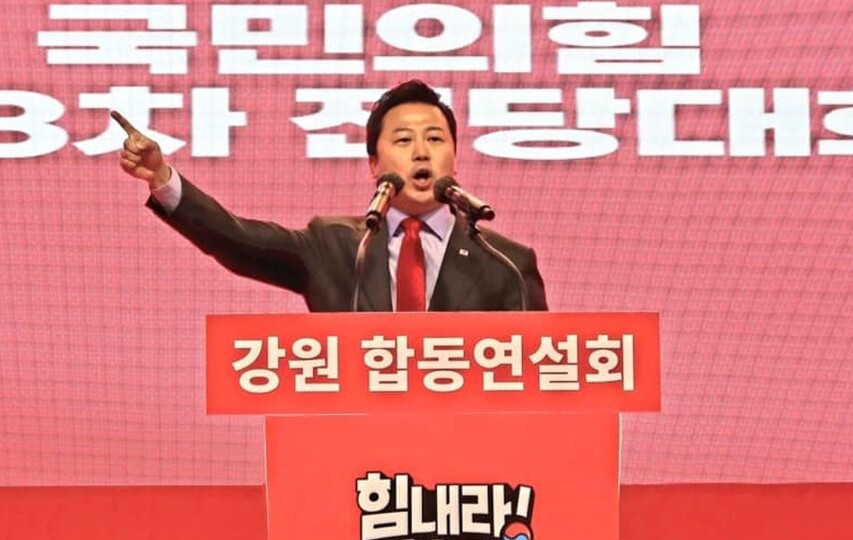 장예찬 국민의힘 청년 최고위원 후보가 지난 23일 열린 국민의힘 전당대회 강원 합동연설회에서 연설하고 있다. 장 후보 페이스북 갈무리