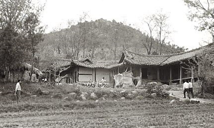 1976년 정화사업 이전 추사 고택 자료사진. 예산군 제공