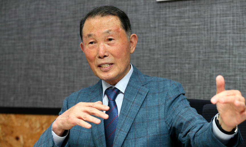 김척 장군은 “부대 안에서 소중한 전우를 죽음으로 몰고 간 추악한 성범죄 사건이다. 사회에서도 있을 수 없는 일이지만, 성추행으로 전우가 목숨을 끊게 한 것은 용납할 수 없는 중대 범죄다”라고 말했다. 이정용 선임기자 lee312@hani.co.kr