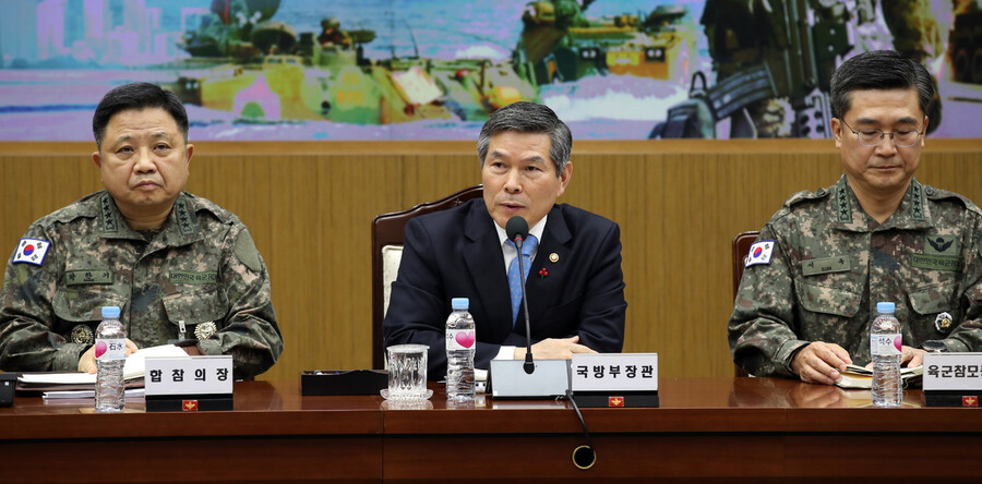 정경두 국방부 장관이 4일 오전 서울 국방부에서 열린 '2019 연말 전군주요지휘관 회의'에서 모두발언하고 있다. 공동취재사진