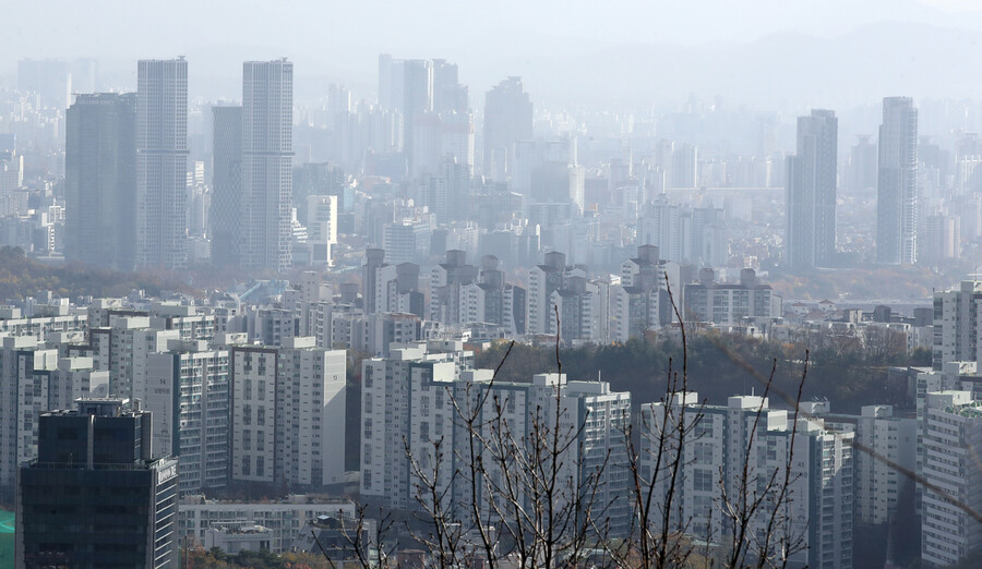 22일 서울 중구 남산에서 바라본 서울 시내 아파트. 연합뉴스