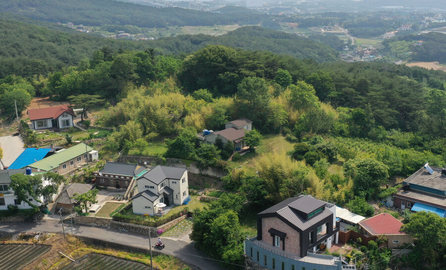 경남 양산시 하북면 지산리 평산마을 일대. 문재인 대통령 내외는 퇴임 후 이 마을 한 주택을 사저로 사용한다. 2020.6.5 연합뉴스