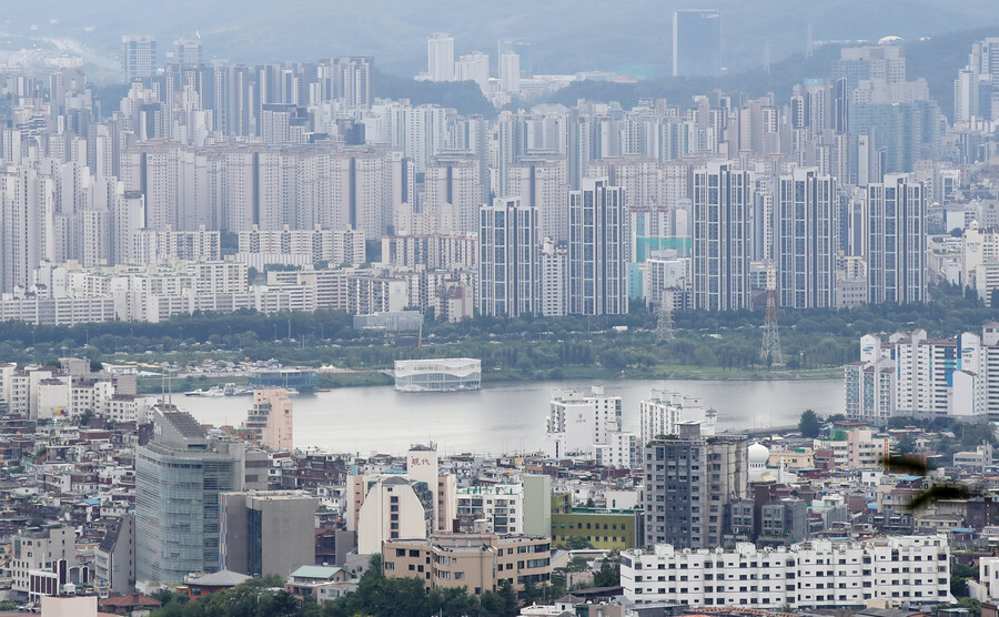 지난 2일 서울 남산에서 바라본 아파트 단지 모습. 연합뉴스