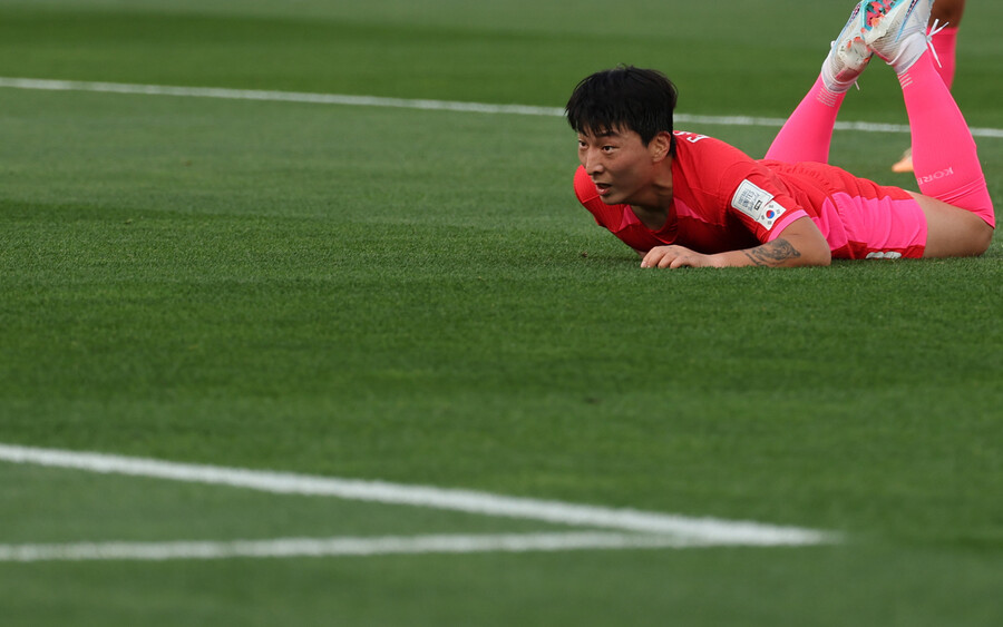 박은선이 30일(한국시각) 호주 애들레이드의 하인드마시 스타디움에서 열린 2023 국제축구연맹(FIFA) 호주·뉴질랜드 여자 월드컵 H조 2차전 모로코와 경기 전반 빗나간 헤더 슛을 바라보며 아쉬워하고 있다. 애들레이드/연합뉴스