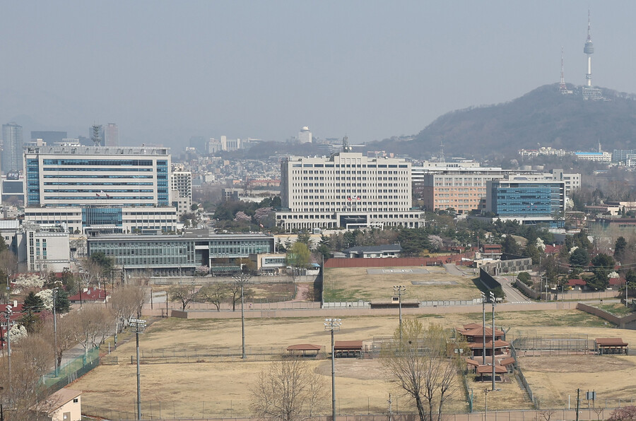 정부가 6일 임시 국무회의에서 대통령 집무실 용산 이전을 위한 예비비 지출안을 의결하면서 국방부도 본격 이사 준비에 착수했다. 연합뉴스