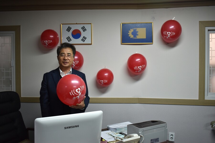 지난해 11월 닥터헬기 소생 캠페인에 나선 양근식 충북 진천상공회의소 회장. 진천상의 제공