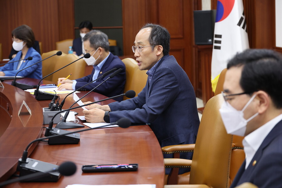 추경호 부총리 겸 기획재정부 장관이 3일 정부서울청사에서 열린 제3차 비상경제장관회의를 주재하고 있다. 연합뉴스