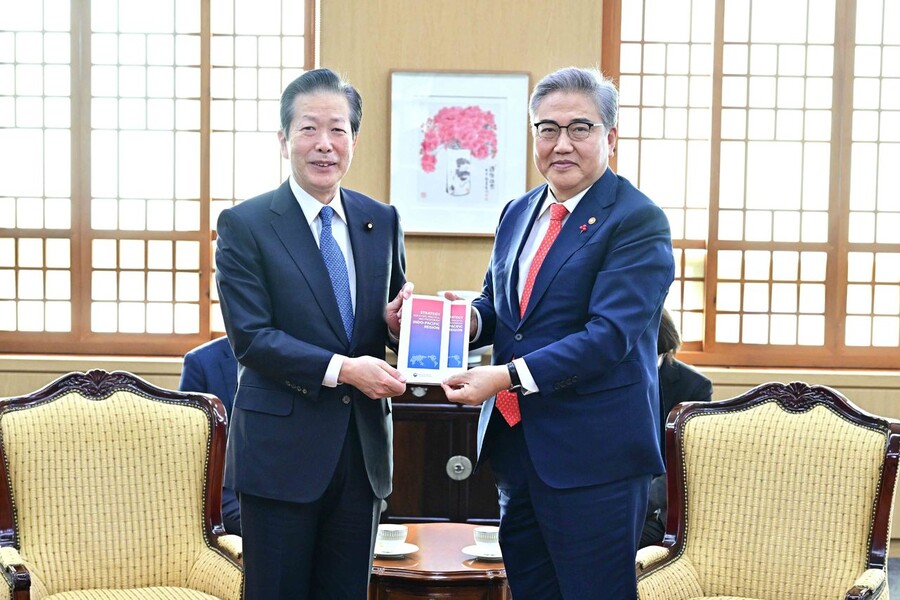 야마구치 나쓰오일본 공명당 대표(왼쪽)과 박진 외교부 장관. 외교부 제공