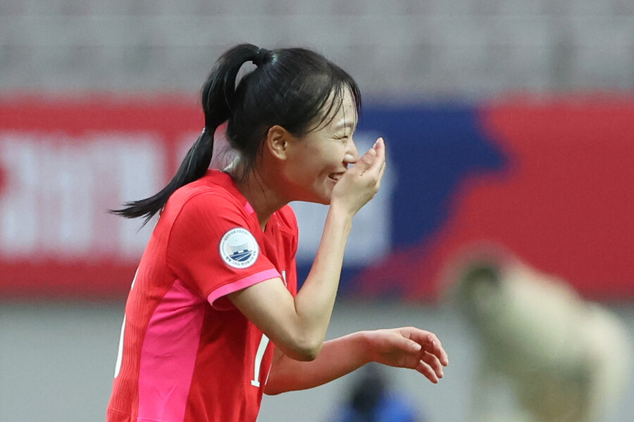 한국 여자 축구대표팀의 수비수 장슬기(인천 현대제철)가 8일 서울월드컵경기장에서 열린 아이티와 평가전에서 역전골을 넣은 뒤 기뻐하고 있다. 연합뉴스