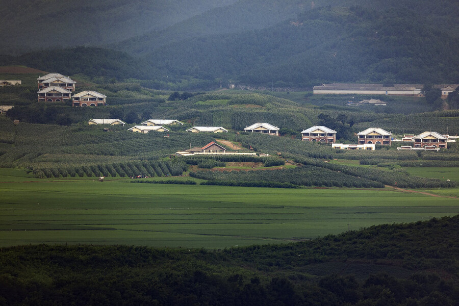 지난 25일 경기도 파주시 오두산 통일전망대에서 바라본 북한 황해북도 개풍군 일대의 모습. 연합뉴스