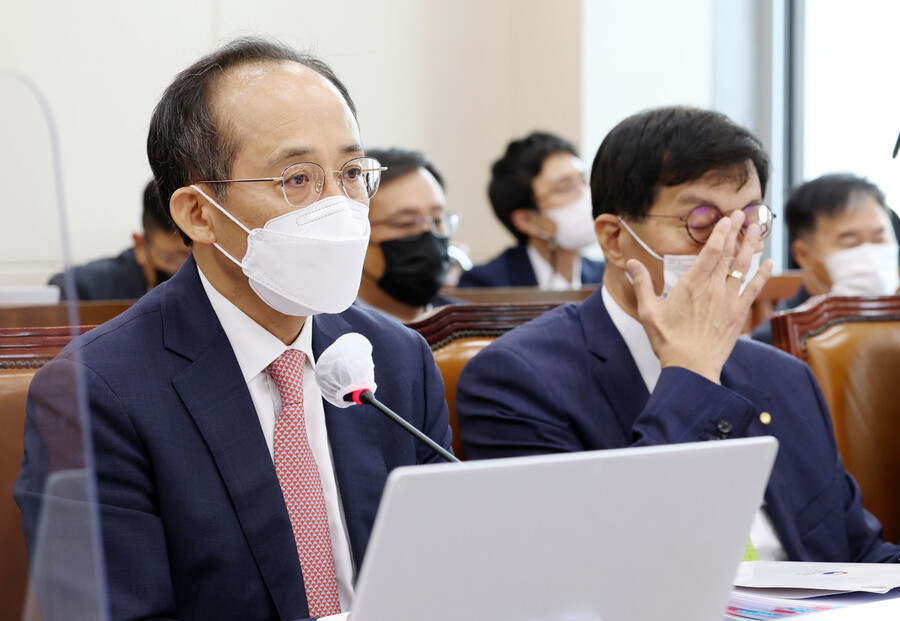 추경호 부총리 겸 기획재정부 장관이 1일 서울 여의도 국회에서 열린 기획재정위원회 전체회의에서 의원 질의에 답변하고 있다. 국회사진기자단