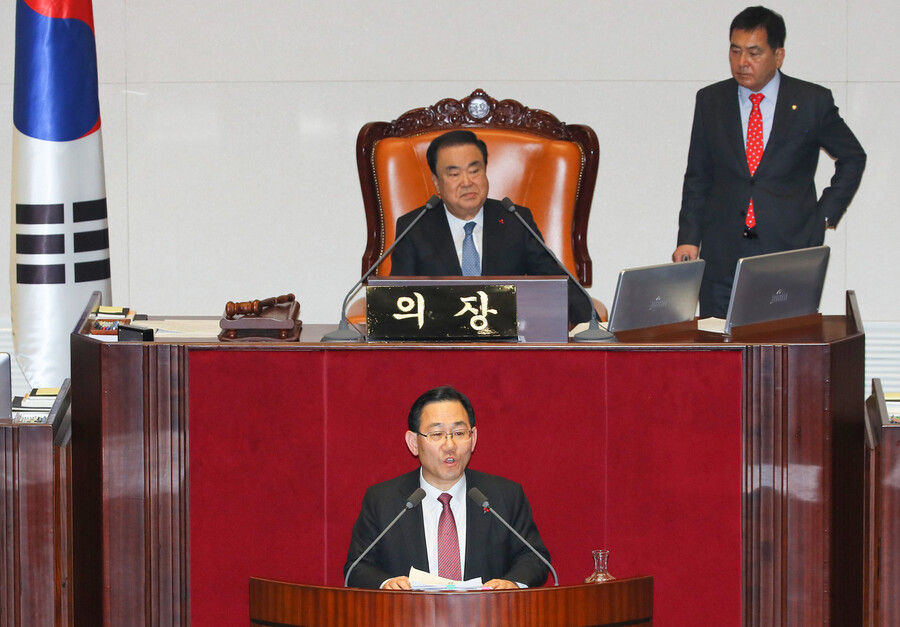 자유한국당 주호영 의원이 23일 오후 국회 본회의에서 ‘선거법 개정안\'에 대해 무제한토론을 시작하고 있다. 연합뉴스