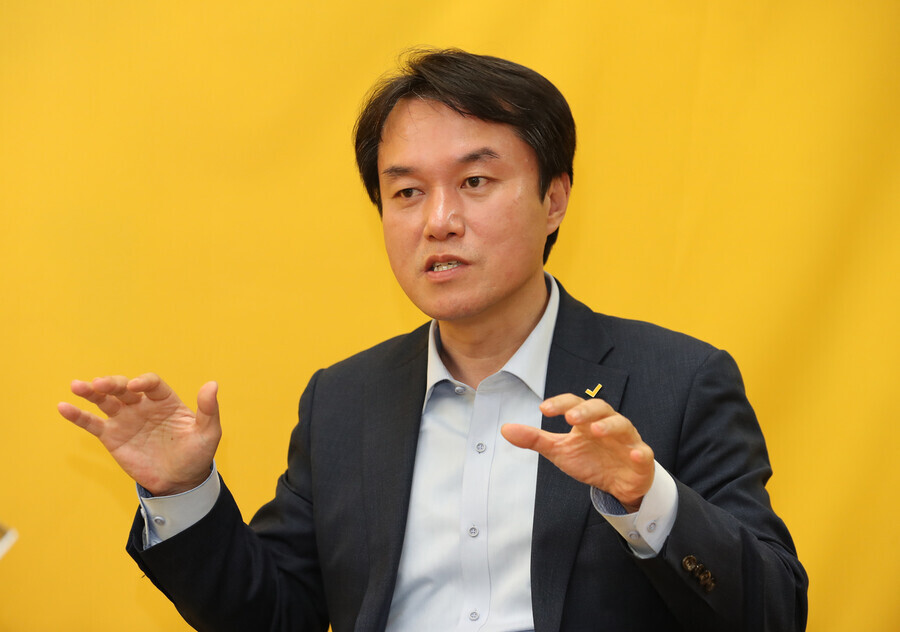 정의당, 김종철 전 대표 ‘당적 박탈’…“무거운 징계 불가피”