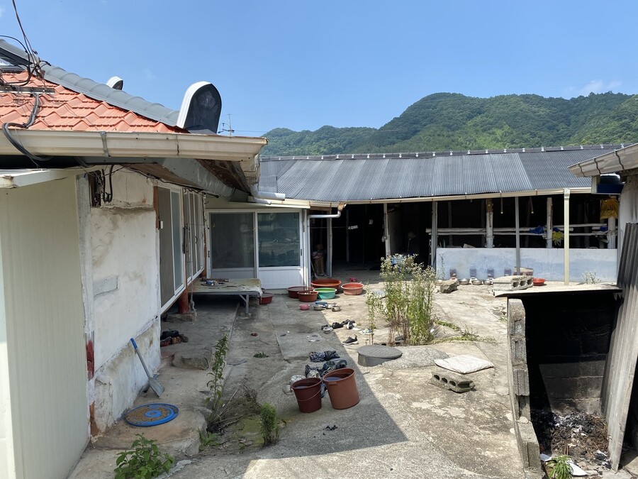 반듯하진 않지만 정취 있는 전남 나주 시골집 풍경. 사진 정태준 제공