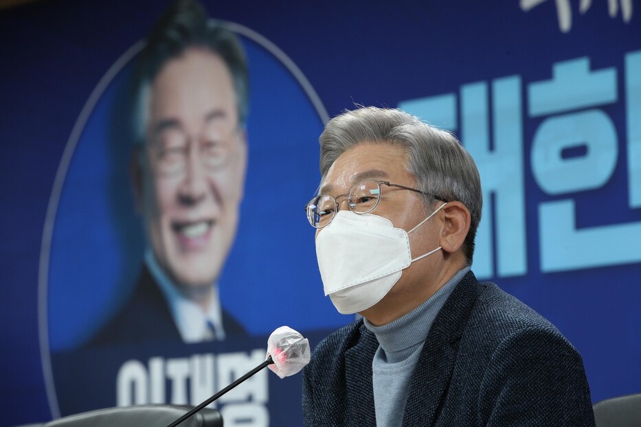 더불어민주당 이재명 대선후보가 18일 오후 서울 여의도 당사에서 열린 '민주당 정당쇄신, 정치개혁 의원모임' 간담회에서 발언하고 있다. 국회사진기자단