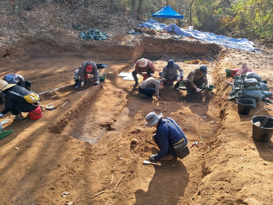 7일, 충남 아산시 염치읍 서원리 산97번지 동막골 유해발굴 현장에서 오전 작업이 시작됐다. 고경태 기자