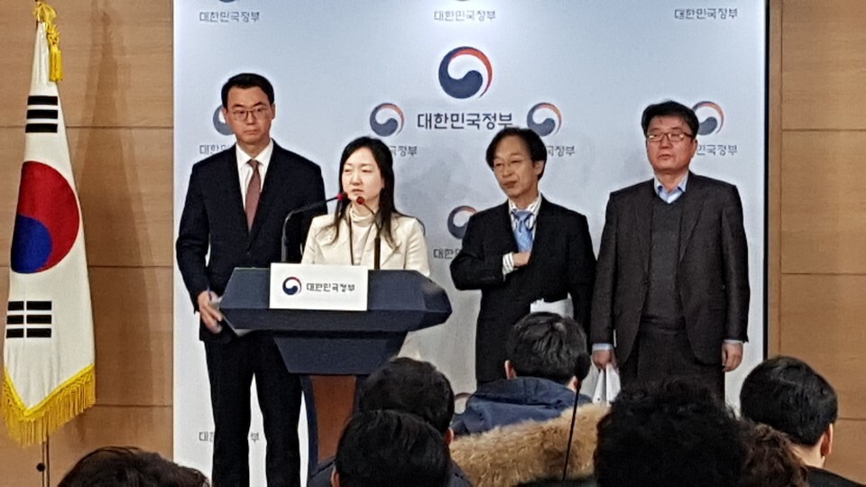 정부 관계자들이 20일 상법, 자본시장법, 국민연금법 시행령 개정 내용을 설명하고 있다. 박현 기자