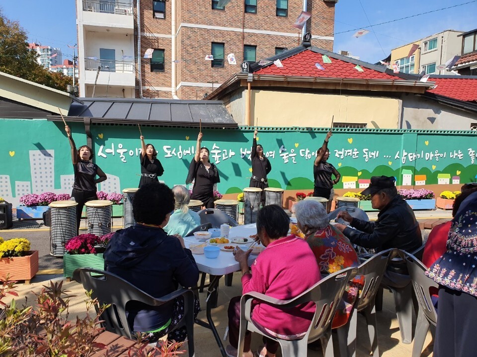 서울시 성북구 상월곡동 삼태기마을 온동네 숲 축제 모습. 저층주거지재생사업단 제공