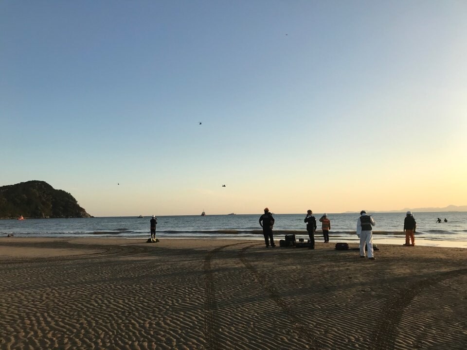 부산 다대포해수욕장에서 물놀이하던 중학생들이 파도에 휩쓸려 1명이 숨지고 1명이 실종됐다. 구조대원들이 실종된 학생을 찾고 있다. 부산지방경찰청 제공