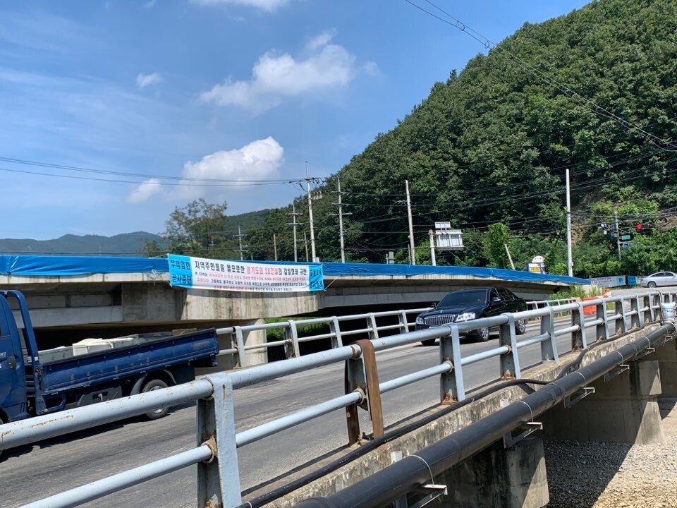 공사비 분담을 놓고 인근 조합아파트 입주민들과 경기도가 마찰을 빚고 있는 구간인 경기도 광주시 오포읍 문형교 일대 모습.