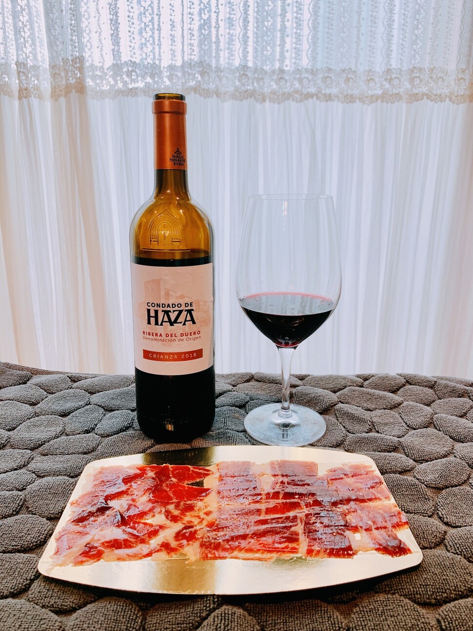‘이베리코 데 베요타 100%’ 하몬과 스페인 토착 품종 템프라니요 와인.