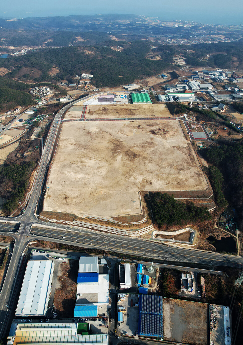 9일 부산 기장군 장안읍 기장대우일반산업단지의 모습. 주변 산업단지에 공장이 빼곡하지만 대우산단은 10년 넘게 비어 있다. 백소아 기자 thanks@hani.co.kr