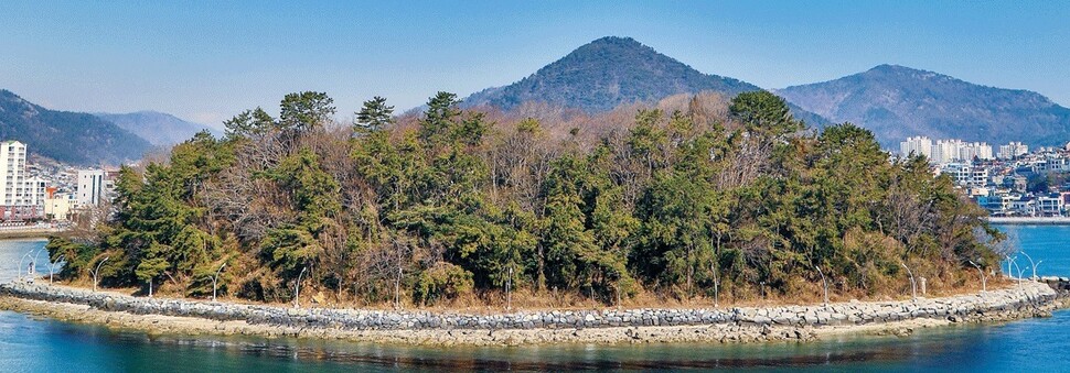 장군도 둘레와 돌산도 사이의 바닷속엔 성이 쌓여 있다. 해양수산부 제공