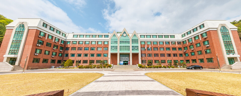 김포대학교 본관 전경. 김포대학교 누리집 갈무리