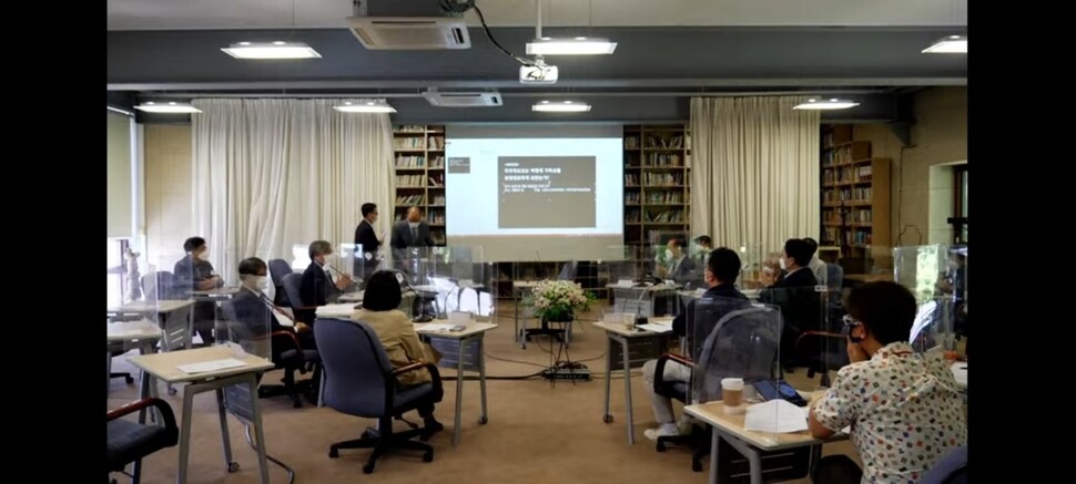 지난 25일 서울 종로구 평창동 대화의집에서 기독교윤리실천운동과 크리스챤아카데미 공동 주최로 대화 모임이 열리고 있다. 기독교윤리실천운동 제공