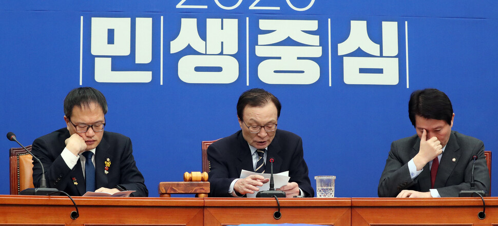 이해찬 더불어민주당 대표가 17일 오전 국회에서 열린 최고위원회의에서 발언하고 있다. 김경호 선임기자 jijae@hani.co.kr