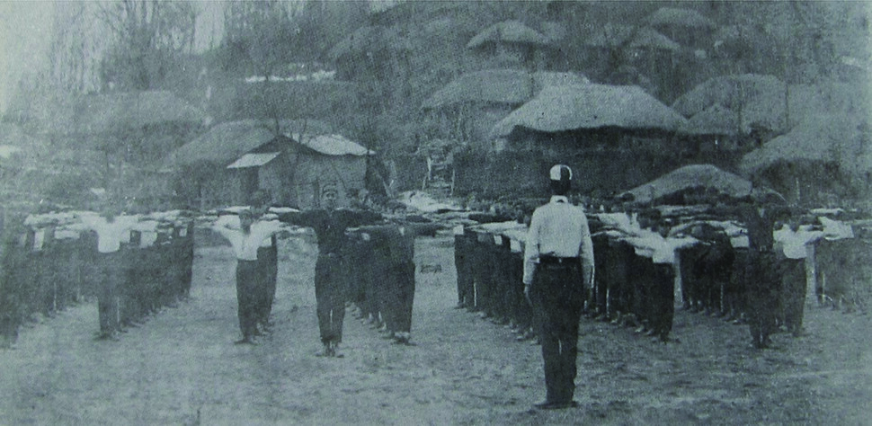 1920년 강경상업학교 학생들이 연합체조를 하는 모습. 푸른역사 제공