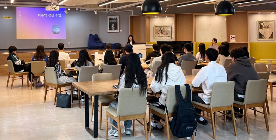 &nbsp; &nbsp; &nbsp; &nbsp; &nbsp; &nbsp; &nbsp; &nbsp; &nbsp; &nbsp; &nbsp; &nbsp; &nbsp; &nbsp; &nbsp; &nbsp; &nbsp; &nbsp; &nbsp; &nbsp; &nbsp; &nbsp; &nbsp; &nbsp; &nbsp; &nbsp; &nbsp; &nbsp; &nbsp; &nbsp; &nbsp; &nbsp; &nbsp; &nbsp; &nbsp; &nbsp; &nbsp; &nbsp; &nbsp; &nbsp; &nbsp; &nbsp; &nbsp; 삼육대 스미스교양주간 - 인현진 작가 특강. 삼육대 제공