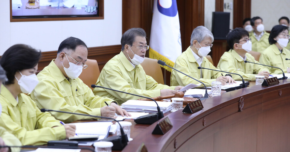 문재인 대통령이 3일 국무회의를 주재하고 있다. 연합뉴스