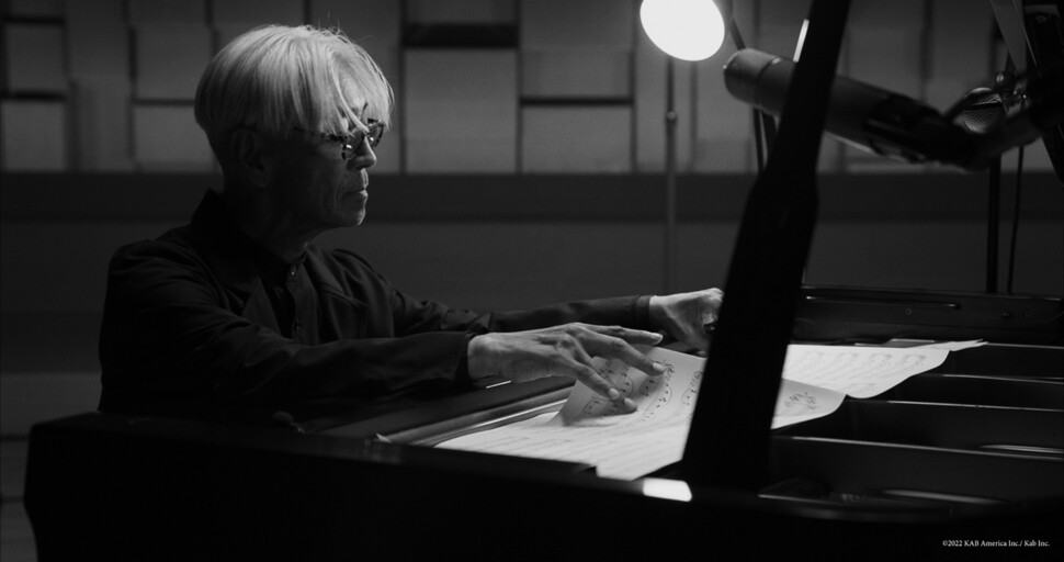 영화 ‘사카모토 류이치: 오퍼스’는 지난해 작고한 일본 음악가 사카모토 류이치의 음악회 현장을 담았다. 미디어캐슬 제공