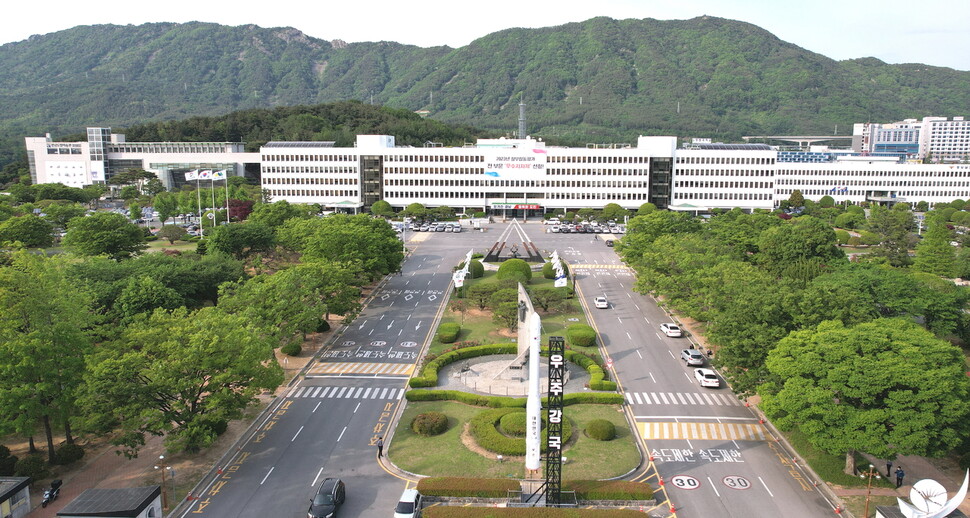 경남도는 10월14일을 ‘경남도민의 날’로 지정하고, 올해부터 기념행사를 연다. 사진은 경남도청 전경. 경남도 제공