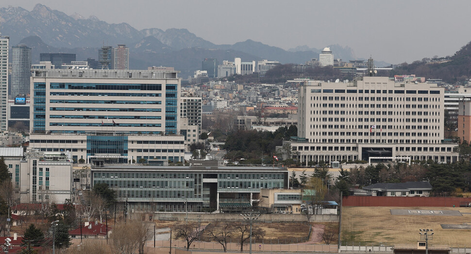 서울 용산구 합참 건물(왼쪽)과 국방부 청사. 연합뉴스