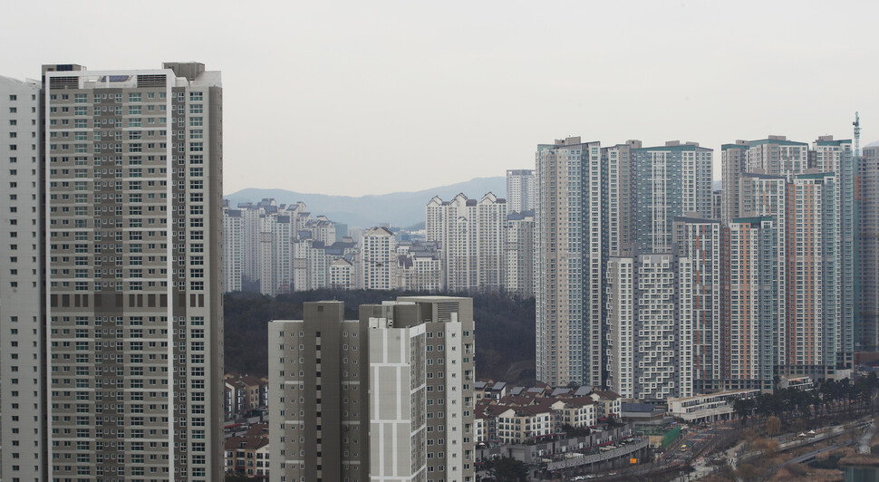 19일 경기도 수원 시내 아파트 단지 모습. 연합뉴스