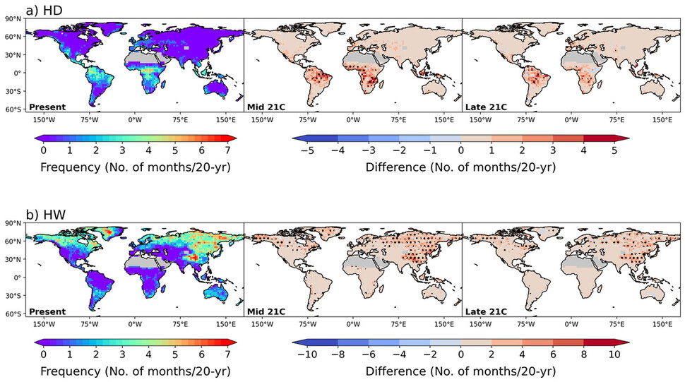 고온-가뭄(위)과 고온-호우(아래) 복합 극한 기후현상의 현재 기후 발생빈도(왼쪽)와 21세기 중·후반의 미래전망 공간분포(단위는 20년 동안 발생 월수). 한국기상학회 제공 ※ 이미지를 누르면 크게 볼 수 있습니다.