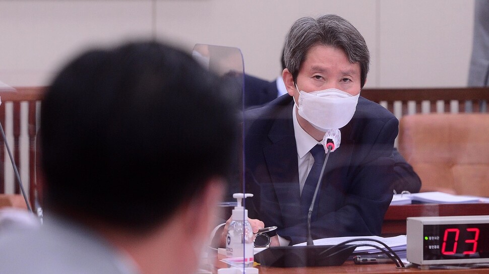 이인영 통일부 장관이 8일 오후 서울 여의도 국회에서 열린 외교통일위원회 통일부 국정감사에서 답변하고 있다. 연합뉴스