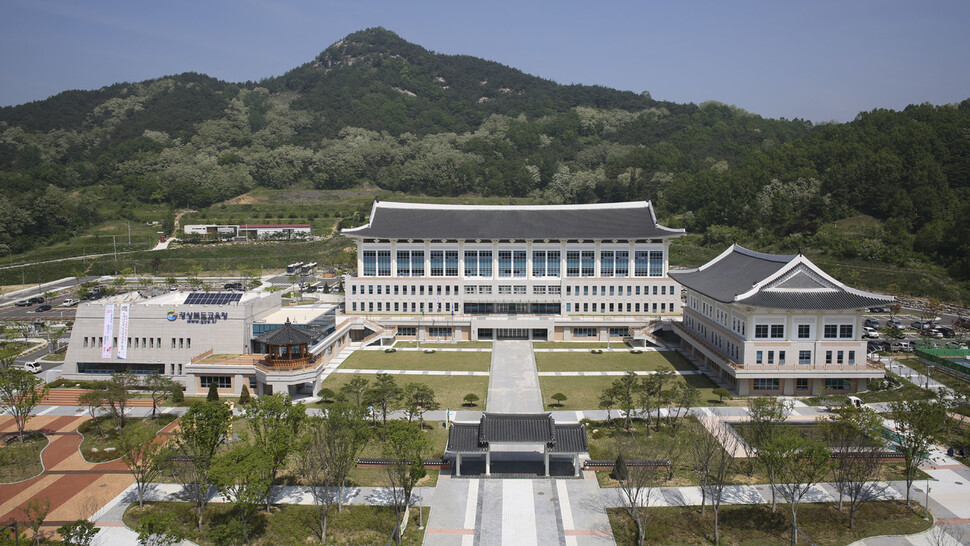 경북교육청이 이달중으로 공문서에서 어렵고 권위주의적인 표현 340가지를 찾아내 쉬운 우리말로 고친다. 경북교육청 제공