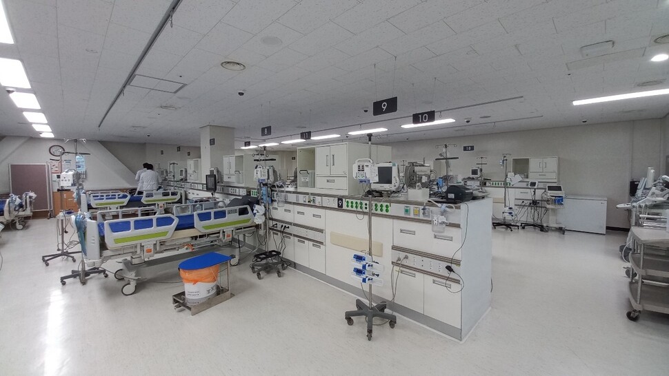 대전의 한 의료기관이 코로나19 위증증 환자 입원 시설을 점검하고 있다.