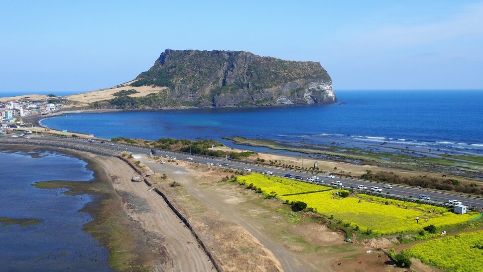 제주 성산 일출봉.