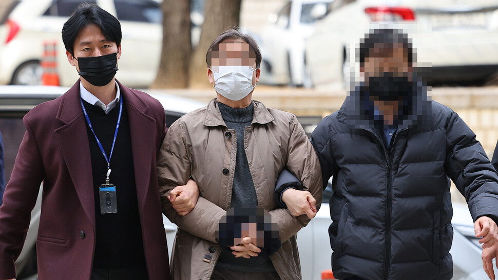 영장실질심사 출석하는 ‘창원 간첩단 사건’ 연루자. 연합뉴스