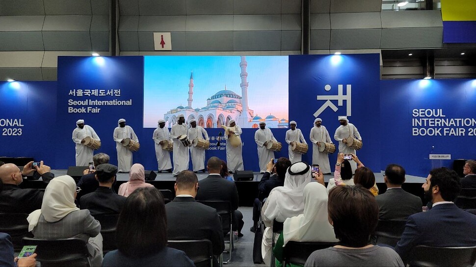 주빈국 샤르자에서 마련한, 샤르자 문화유산 연구소 밴드의 개막식 공연 모습. 양선아 기자