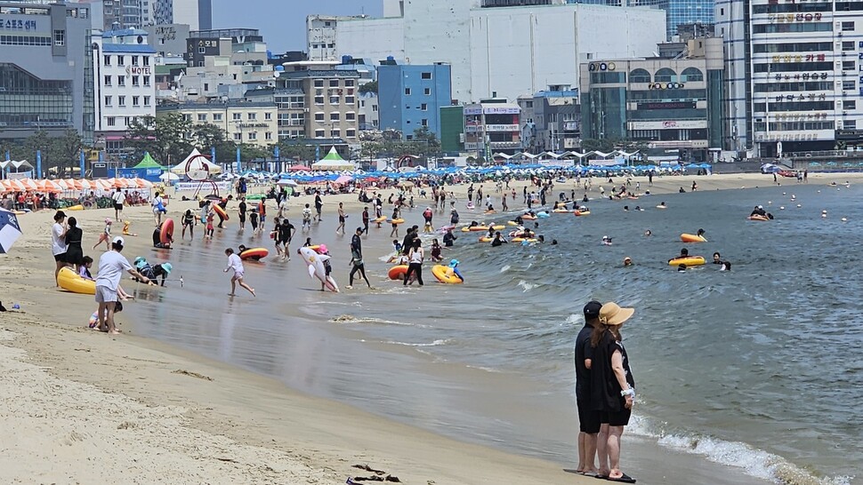 지난 30일 부산 서구 암남동 송도해수욕장 모습. 김영동 기자