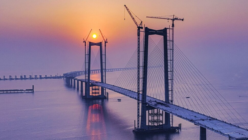 2022년 9월 12일, 광둥성(廣東省) 중산시(中山市) 마안도(馬鞍島)에 건설 중인 선중대교(선전-중산) 중산구간 예빙신(葉秉新)/인민사진(人民圖片)